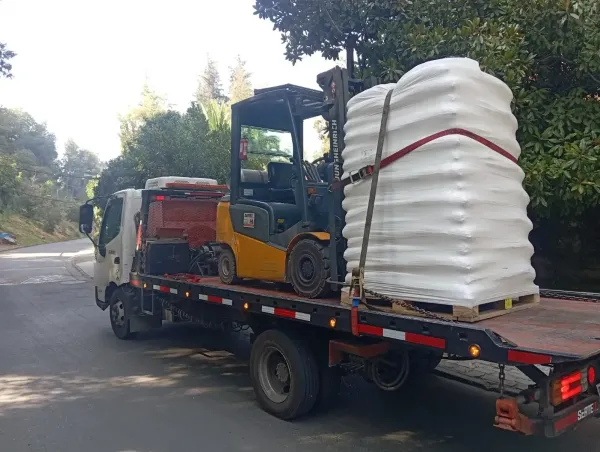 Traslado de grúas horquilla y maquinaria en Pirque