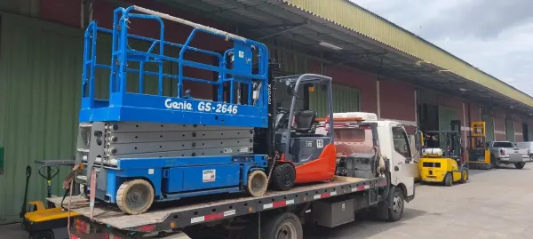 Traslado de grúas horquilla y maquinaria en Santiago